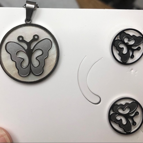 Butterfly 🦋 Earrings and necklaces Set.   SSteel - Picture 5 of 10